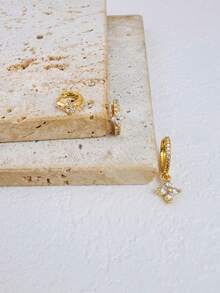 3件套迷你锆石花朵耳环，可叠戴，适合女性，精致小巧的耳环适合多种耳洞，可爱的立方氧化锆花朵耳环，14K金轻盈低敏耳骨环耳环，适合女性和女孩佩戴。 - Gold-8# - 查看 3