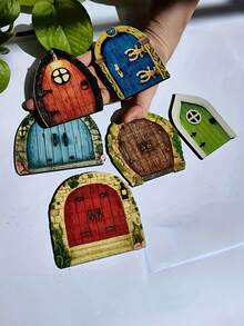 6 pièces Portes de mini-jardin de fées 2D en plastique de haute qualité, design de gobelin, en matériau bois, thème angélique, style décoratif artistique, décoration de jardin extérieur, paysage magique DIY, bleu, marron, vert, rouge, parfait pour les mariages et le jour de Noël