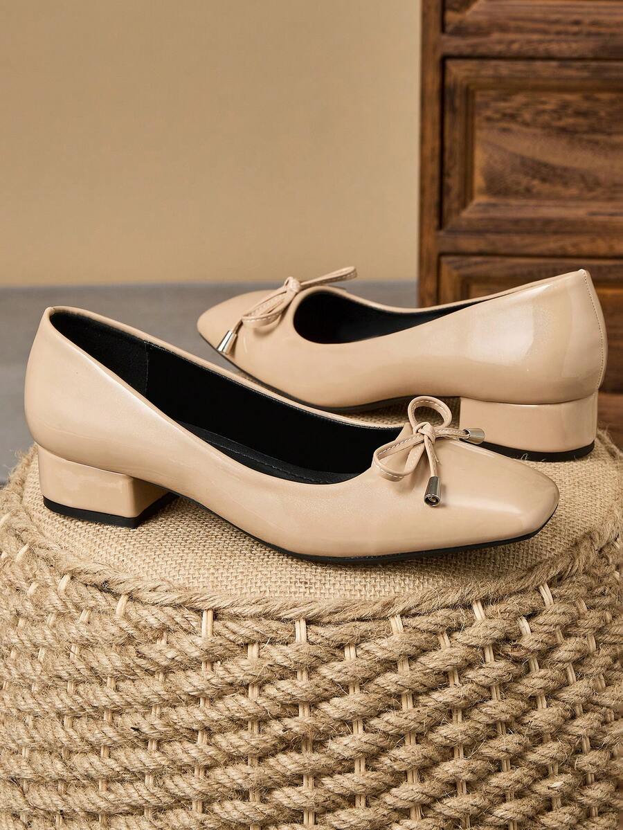 女士方头 3 厘米高跟鞋，适合工作、通勤、晚宴，复古蝴蝶结装饰，海军蓝，时尚百搭的休闲一脚蹬鞋 - 杏色 - 查看 1