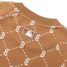 MLB Unisex DIA MONOGERAM HALF JAQUARD Sweatshirts, minimalistischer Loose Fit Rundhals-Pullover in hochwertiger Kamelfarbe, 3AMTM1144-43CAS