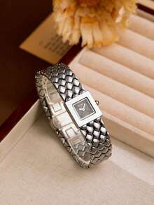 XIVIYA 1pc Women's Vintage Gold-Tone Rhombus Design Steel Band Waterproof Wrist Watch, High-End Craftsmanship, Suitable For Parties, Daily Commute And Outfit Styling