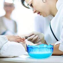 Glass Nail Soaking Bowl 9Inch Manicure Soak Off Bowl Pedicure Salon Bath Remover Decorative Fingernail Toenail Caring Polish Removal, Blue