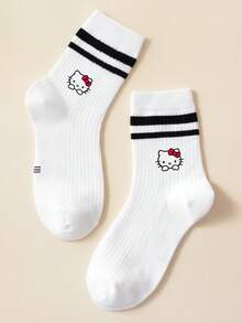 5 pares de calcetines de media caña con estampado de Hello Kitty para niños, de color blanco con puños a rayas negras dobles. Detalles adorables con diferentes poses y estilos de impresión de Hello Kitty, asegurando un uso cómodo y una buena elasticidad. En un estilo súper lindo y de dibujos animados, estos calcetines son perfectos para el uso diario, los días escolares, las fiestas de cumpleaños y Hello Kitty