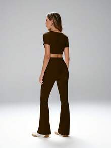 Bộ đồ đa năng, Áo crop top khoe bụng, Quần ôm eo, Quần ống loe giúp kéo dài chân, #AthleisureEssential #MinimalistChic #RetroFlare, Bộ đồ tập cơ bản, Bộ quần ống loe cạp cao, Trang phục công sở đến yoga, Bộ hai mảnh kiểm soát vòng bụng, Áo crop top & Quần yoga ống loe, Bộ đồ tập 2 mảnh thiết yếu cho mùa hè - màu nâu - Xem 3