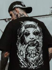 1 PCS Occult - Faced Street Sacrifice: The Black Tee's Back Features A Fanged Ghoul Wearing A "STAYCOLD" Beanie, Intertwined With Hand Signs, Pentagrams, And Chains, Spring/Summer/Fall Men Clothes, Regular Fit Shirt, Halloween Festival, Men's Round Neck Printed Short Sleeve Casual Everyday T-Shirt, They Are Excellent Gifts For Friends And Family, 180g 100% Cotton T-Shirts Feature, A Youthful And Fashionable Design, Graphic Tees Men, Graphic Tees Women, Back To School Shirt, College Essential - 黑色 - 查看 2