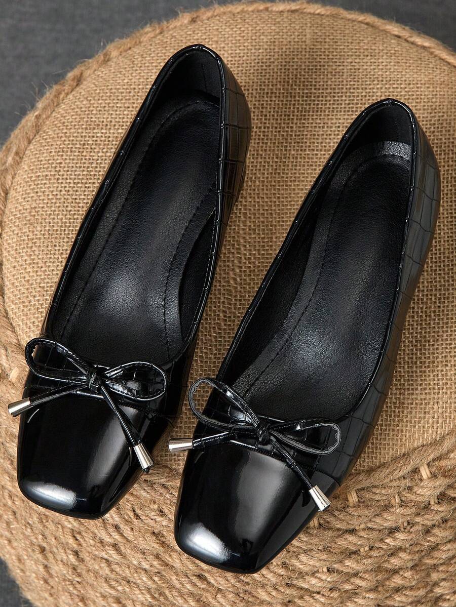 MonaNise Tacones de mujer con punta cuadrada de 3 cm de altura, adecuados para el trabajo, el trayecto, cenas y fiestas, con acento de lazo vintage, color azul marino, zapatos casuales con estilo y versátiles de fácil puesta - Negro - Ver 1