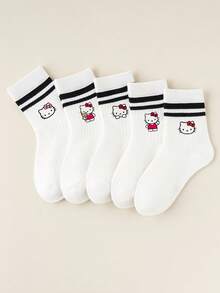 5 pares de calcetines de media caña con estampado de Hello Kitty para niños, de color blanco con puños a rayas negras dobles. Detalles adorables con diferentes poses y estilos de impresión de Hello Kitty, asegurando un uso cómodo y una buena elasticidad. En un estilo súper lindo y de dibujos animados, estos calcetines son perfectos para el uso diario, los días escolares, las fiestas de cumpleaños y Hello Kitty