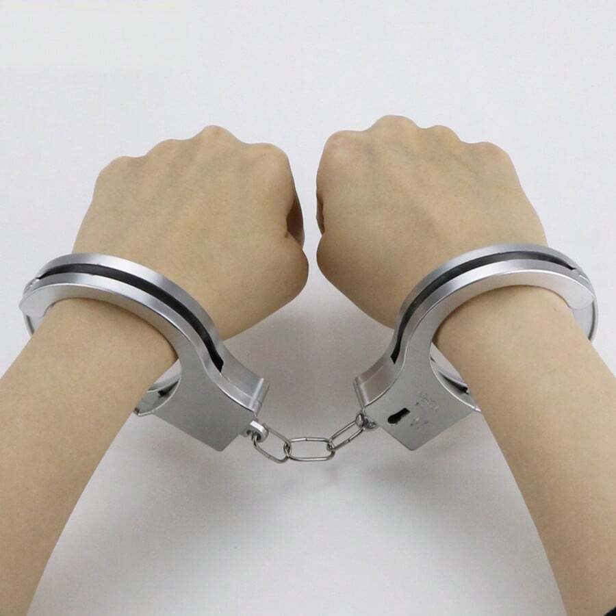 1Pc Simulation Plastic Handcuffs, Stage Performance Chief Catching Thief Role Play Props, Fun Party Game Supplies, Can Be Used As Birthday Gifts, Halloween, Christmas Party Game Props - Multicolor - View 1