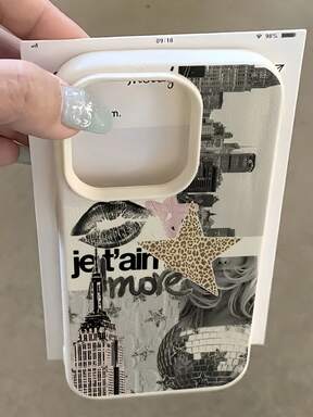 1pc White Matte Textured Personalized Lips & English Text Girl Puzzle Pattern Phone Case, Suitable For IPhone 16 Pro Max, 15, 14 Plus, 13, 12, 11