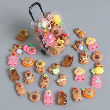 Juego de 31 piezas [30 Capibara mixtos 1 maleta] Adornos coloridos y divertidos de Capibara de dibujos animados brillan en la oscuridad, accesorios de fantasía de animales de dibujos animados, colgantes, fundas de teléfono, accesorios para el cabello, aretes, llaveros, accesorios de resina