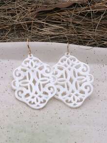 1 对波西米亚风丙烯酸树脂镂空复古图案耳环，适合女士日常佩戴