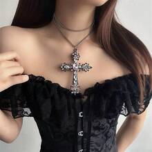 1pc Gothic Vintage Intricate Hollow Carved Cross Pendant Necklace With Stone, Luxury Niche Design Sweater Chain, Multi-Color Metal Y2K Delicate Choker Necklace, Suitable For Women Party, Prom, Daily Wear, Friend Gift