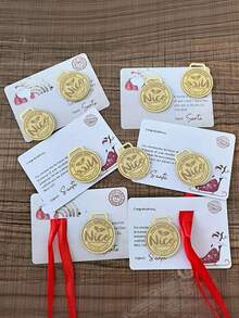 1pc Santa's Nice List Medal With Greeting Card - Glam Acrylic Christmas Decoration, No Electricity Required-Random Color And Style