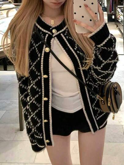 كارديجان للنساء بأزرار أمامية وحواف ملونة بتصميم مخطط معاكس بشكل معين باللون الأسود