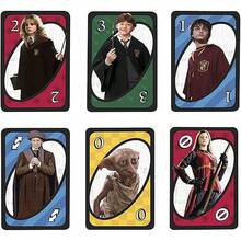 Mattel 1 PIEZA Juego de cartas UNO con licencia oficial de Harry Potter, juego de emparejamiento de números, diversión para la familia y amigos, 112 cartas, personalizable, borrable, cartas de acción especiales, regalo del Día de San Valentín para familia, amigos y compañeros de clase - Blanco - Ver 5