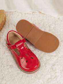 A Pair Of Christmas New Style Girls' Fashionable Flats Retro British Style Red Leather Shoes, Lightweight And Comfortable Children's Casual Shoes, Classic Children's Shoes, Suitable For Performances, Performances, Dresses And Casual Clothes