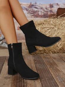 2025 Nouvelles bottes mi-mollet à talon compensé, bout rond, élastique pour femmes. Affinantes, polyvalentes, pour l'automne/l'hiver