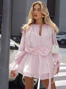 2025 Summer Chic Women Solid Color Hip Dress Round Neck Lace Up Flower Decoration Trumpet Sleeve Korean Style Holiday Outfit Fashion  Look - 白色 - 查看 6