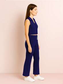 Conjunto de dos piezas de top corto  sin mangas con cuello y pantalón para mujer, tejido elástico medio - Azul Marino - Ver 3