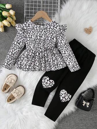 女童时尚豹纹套装，豹纹荷叶边长袖圆领上衣 + 爱心豹纹贴花纯色抓绒裤套装，秋季款