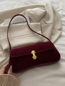 New Retro-Chic Suede Shoulder Bag For The 2025 Autumn/Winter Season. Features Metal Buckles, A Flap Closure, And A Lightweight, Minimalist Design. This Solid-Colour Soft-Sided Bag Is Perfect For Women's Daily Leisure Activities, Commuting, Work, And Student Use.