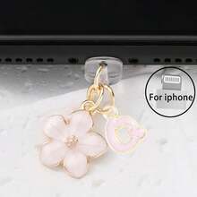 Dop de praf pentru port de încărcare telefon 2 în 1 cu sakura roz + 26 de litere, accesoriu rafinat cu pandantiv din aliaj, proaspăt, dulce și drăguț, decor pentru port de încărcare pentru smartphone, tabletă, căști Kindle, dop transparent anti-praf din silicon, potrivit ca un mic cadou, port de încărcare telefon impermeabil și anti-umezeală, compatibil cu iPhone Lightning/Type-C, protejează ferm portul de încărcare, design drăguț