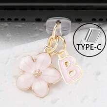Dop de praf pentru port de încărcare telefon 2 în 1 cu sakura roz + 26 de litere, accesoriu rafinat cu pandantiv din aliaj, proaspăt, dulce și drăguț, decor pentru port de încărcare pentru smartphone, tabletă, căști Kindle, dop transparent anti-praf din silicon, potrivit ca un mic cadou, port de încărcare telefon impermeabil și anti-umezeală, compatibil cu iPhone Lightning/Type-C, protejează ferm portul de încărcare, design drăguț