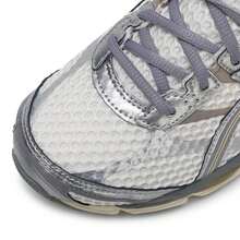 Asics 男女通用休闲鞋 GEL-CUMULUS 16 户外日常轻便舒适运动鞋 1203A733-101 - 奶油/灰色 - 查看 8