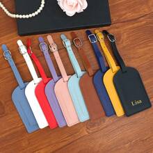 Bộ quà tặng gồm ví đựng hộ chiếu và thẻ hành lý bằng da PU Saffiano khắc chữ theo yêu cầu, dành cho cả nam và nữ, kèm hộp quà, phụ kiện du lịch, và ví đựng hộ chiếu và thẻ hành lý khắc chữ theo yêu cầu dành cho nữ. - Hồng - Xem 9