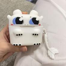 How to Train Your Dragon Tandlöst öronsnäcksfodral, öronsnäcksfodral, sött 3D-skyddsfodral kompatibelt med Apple Earbuds 1/2/Pro 3:e generationen - söt svartvit tecknad design med livfulla ögon, exakta knapputskärningar, reptåligt fodral, mjukt grepp och halkfri (officiell kompatibilitet), enhetsskydd, öronsnäcksfodral, roligt tillbehör, tätt passform, slitstarkt material, trådlöst öronsnäcksfodral, perfekt för elektronikentusiaster, tekniktillbehör