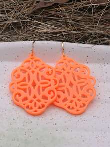 1 对波西米亚风丙烯酸树脂镂空复古图案耳环，适合女士日常佩戴