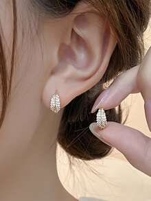 1 Pair Elegant Golden Leaf-Shaped Hoop Earrings With Sparkling Synthetic Synthetic Zirconia Stones, Lightweight Delicate Design For Women, Versatile For Daily Wear & Parties, Year-Round Jewelry Accessories, Cute Earrings, Party Accessories - Gold - View 2