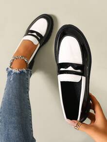 Mocasines de suela gruesa para mujer, zapatos de cuero casual de patchwork negro y blanco, elegantes planos para uso diario, primavera y otoño - Blanco y negro 3 - Ver 6