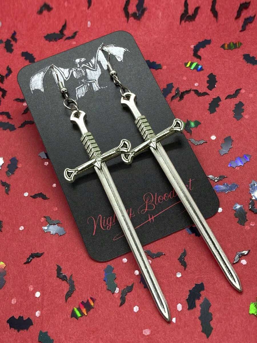 suteyi 1 par de pendientes de espada oscura de Halloween, pendientes de hacha de batalla y hoz, pendientes góticos - Plateado - Ver 1