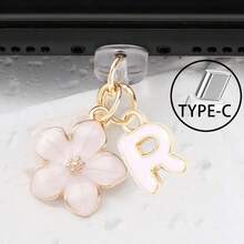 Dop de praf pentru port de încărcare telefon 2 în 1 cu sakura roz + 26 de litere, accesoriu rafinat cu pandantiv din aliaj, proaspăt, dulce și drăguț, decor pentru port de încărcare pentru smartphone, tabletă, căști Kindle, dop transparent anti-praf din silicon, potrivit ca un mic cadou, port de încărcare telefon impermeabil și anti-umezeală, compatibil cu iPhone Lightning/Type-C, protejează ferm portul de încărcare, design drăguț