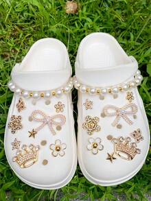 18pcs Casual Fashion Gold-Color (ABS Pearl Chain, Crown, Flower, Butterfly, Bow, Star) ABS Resin Shoe Clips, DIY Decorations, Suitable For Women's Sandals, Slippers, Shoes With Holes, Sandals And Beach Bags, Multi-Functional Shoe Clips Accessories - Perfect Gift For Holiday Parties And Special Occasions - Gold - View 3