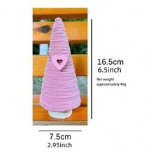 1 szt. ręcznie robionych, dzierganych choinek w kształcie stożka z serduszkami – funkcjonalne, sezonowe akcenty w domu, idealne na stolik nocny w sypialni, narożnik salonu, a także jako dekoracja kominka, która przyniesie radość Bożego Narodzenia