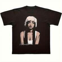 Street Fashion Women's PinkPantheress Portrait Graphic Tee - Minimalist Monochrome Artist T-Shirt, Black Background Casual Everyday Shirt For Music Fans & Cool Girls - Ideal Birthday Christmas Gift, Rock And Roll T Shirts, Holiday Gift Apparel, Modern Artistic Vibe, Heat Transfer Print - 黑色 - 查看 1