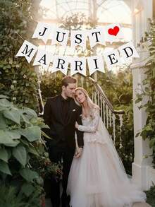 1 قطعة لافتة عتيقة مكتوب عليها "مجرد متزوجين"، ديكورات "مجرد متزوجين"، لافتة "مجرد متزوجين"، ديكورات زفاف رومانسية للأزواج، سلسلة أحرف "مجرد متزوجين" مع شريط، للزفاف وحفل استقبال العروس والديكور المنزلي - إكليل أنيق وفخم لركن التصوير الفوتوغرافي وديكور الحفلات في عيد الحب