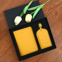 定制字母 1 套男女通用 Saffiano PU 皮革护照夹和行李牌礼盒套装，个性化烫印男士护照套和行李牌套装，带礼盒，旅行配件，女士定制字母旅行护照夹和行李牌 - 黑色 - 查看 7