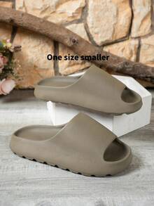 Herren bequeme Slide Sandalen, Sommer Outdoor rutschfeste Plateau Komfort Pantoffeln, eine Nummer kleiner