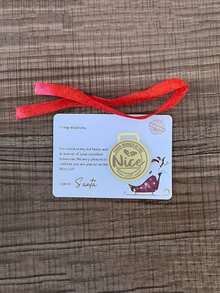 1pc Santa's Nice List Medal With Greeting Card - Glam Acrylic Christmas Decoration, No Electricity Required-Random Color And Style