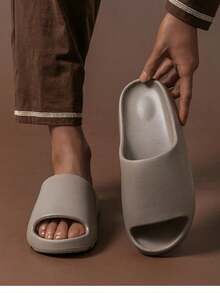 Herren bequeme Slide Sandalen, Sommer Outdoor rutschfeste Plateau Komfort Pantoffeln, eine Nummer kleiner