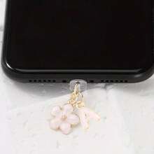 Dop de praf pentru port de încărcare telefon 2 în 1 cu sakura roz + 26 de litere, accesoriu rafinat cu pandantiv din aliaj, proaspăt, dulce și drăguț, decor pentru port de încărcare pentru smartphone, tabletă, căști Kindle, dop transparent anti-praf din silicon, potrivit ca un mic cadou, port de încărcare telefon impermeabil și anti-umezeală, compatibil cu iPhone Lightning/Type-C, protejează ferm portul de încărcare, design drăguț