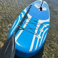 2 wytrzymałe, rozszerzalne paski mocujące do kajaka, oszczędzające miejsce, antypoślizgowe, odpowiednie do kajaka, łodzi, butelki z wodą, deski wiosłowej, wędki, deski surfingowej – konstrukcja z szybkim zwalnianiem, niezbędne do bezpiecznego uprawiania sportów wodnych – bezpiecznie trzymają wiosła, rury, kije – idealne dla początkujących i profesjonalistów, wielofunkcyjne akcesorium, łatwy montaż, niezawodne zapięcie, niezbędne dla entuzjastów przygód na świeżym powietrzu, sprzęt do eksploracji na świeżym powietrzu