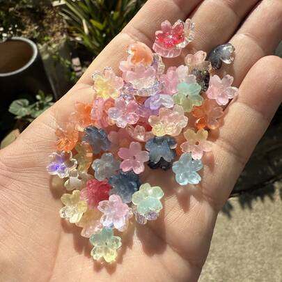 50 piezas/paquete Cuentas con forma de flor esmaltada de colores aleatorios para manualidades y colgantes DIY