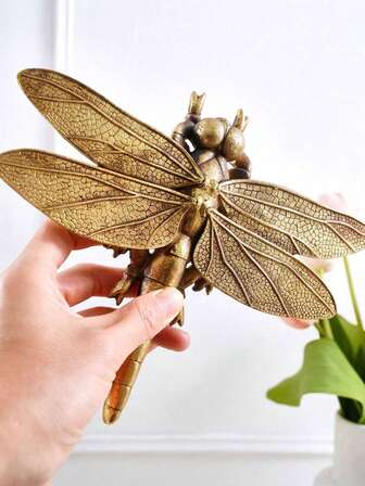 1pc Personalized Creative Resin Gold Dragonfly Home Decor Craft Wall Hanging, Insect Lover's Collection Ornament, Handmade Insect Decoration Frame Accessory, Insect Museum Decor For Family Gathering