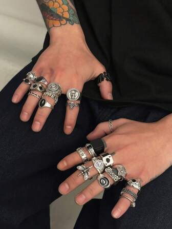 24 st. moderiktiga geometriska metallringar, svart färg, ej justerbara, herrsmycken med hiphop-punk-berlocker, ringstorlek visas i detaljbild