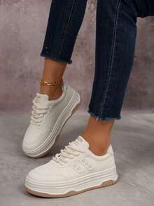 2025 designte weiße Herzform Sneaker, Dicke Sohle Lässig Schuhe, vielseitige Schnürschuhe, Ganzjahres-Athletikschuhe