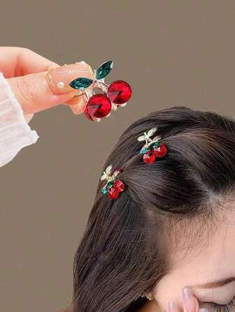 4个/2个/1个 女童可爱红色合金迷你樱桃发夹 小发爪 学院风刘海夹 侧边额饰 时尚头饰，适合派对礼物、情人节礼物、返校季发饰和日常造型，适合女性和青少年为任何发型增添甜美感，耐用可爱的发夹适合各种场合，新年礼物